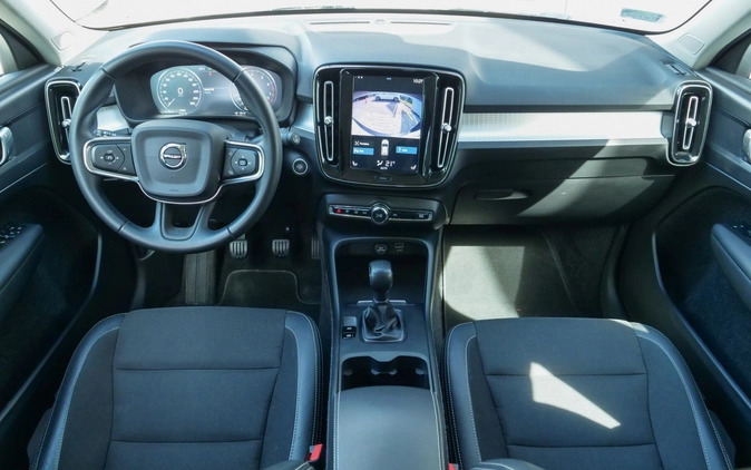 Volvo XC 40 cena 99900 przebieg: 75301, rok produkcji 2018 z Sierpc małe 529